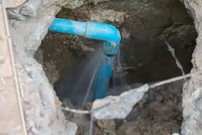 wasserschaden rohrbruch - Wasserschaden Trocknung: Fachgerechte Trockenlegung von Wand, Boden und Keller