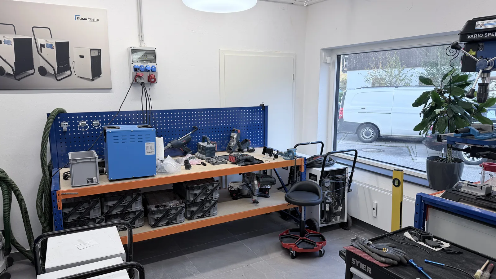 bautrockner werkstatt geraet - Wie schnell trocknet Estrich? Trocknungszeiten und Belegreife