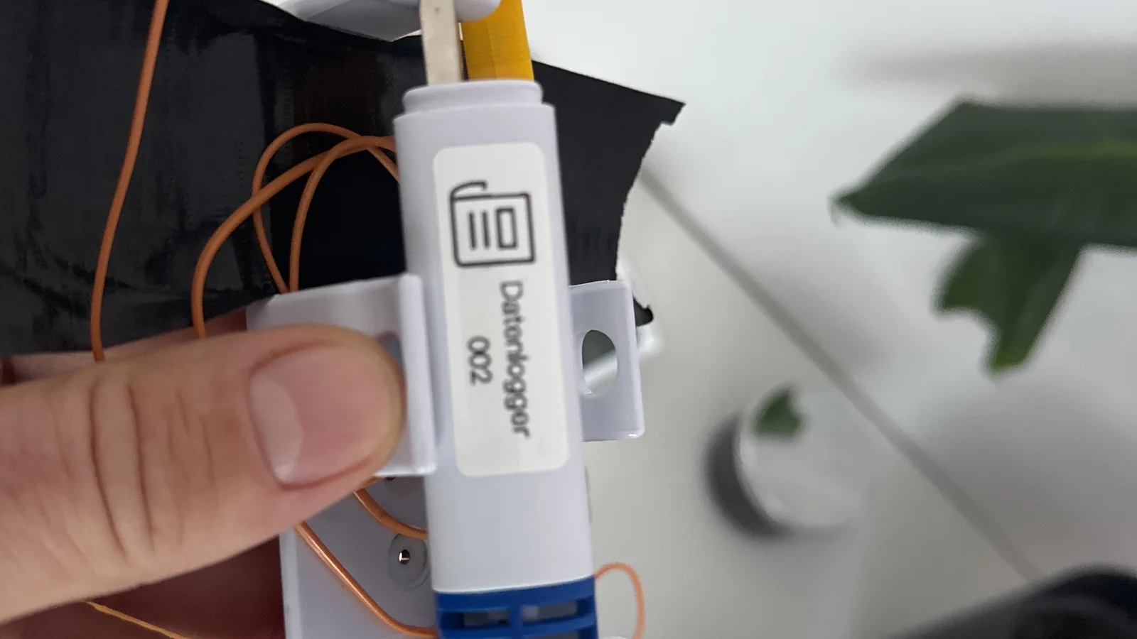 Verstecktes Wasserleck erkennen: Wasserzähler, Flecken, Druckabfall leckortung datenlogger monitoring - Verstecktes Wasserleck erkennen: Wasserzähler, Flecken, Druckabfall
