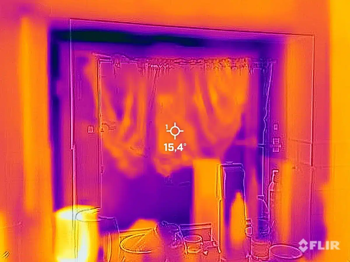 schimmel messen thermografie waermebild fenster - Schimmel messen: Methoden, Ablauf und was die Werte bedeuten